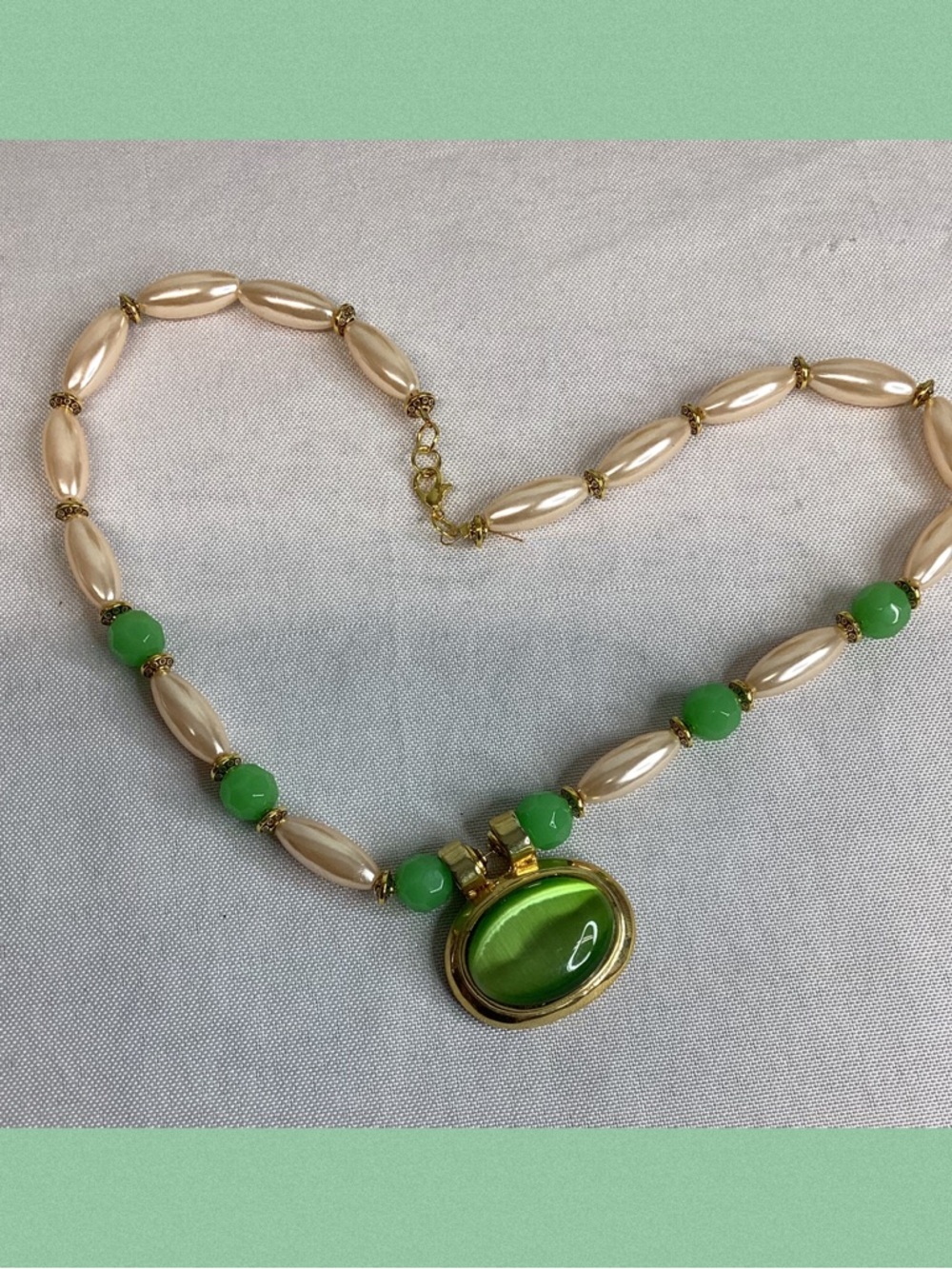 Green Glass Pendant Pearl Bead Necklace.1